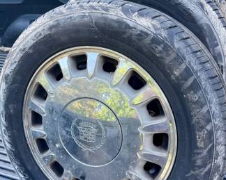 SET/4 STARFIRE 225/60R16 TIRES, ALLOY WHEELS, CADILLAC COVERS