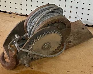 VINTAGE-STYLE MANUAL HAND CRANK WINCH - SHELBY MODEL