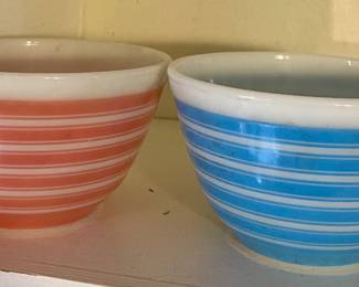 **RARE** VINTAGE PYREX #401 PINK & #403 BLUE 1960's "RAINBOW STRIPES" BOWLS - PRISTINE CONDITION