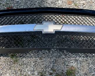 FRONT GRILLE ASSEMBLY 2003-2006 CHEVROLET SILVERADO or AVALANCE