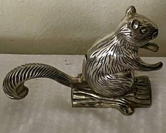 VINTAGE GODINGER SILVER ART CO. SQUIRREL SITTING on a LOG NUTCRACKER