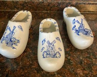 VINTAGE POTTERY HOLLAND SHOES