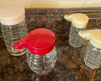 VINTAGE STYLE SHAKERS