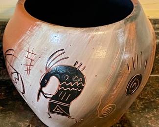 NAVAJO POTTERY BOWL/VASE