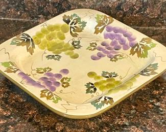 STYLE EYES by BAUM BROTHERS 9' X 9' PLATE with HAND-PAINTED GRAPE DESIGNSTYLE EYES by BAUM BROTHERS 9' X 9' PLATE with HAND-PAINTED WINE GRAPES COLLECTION