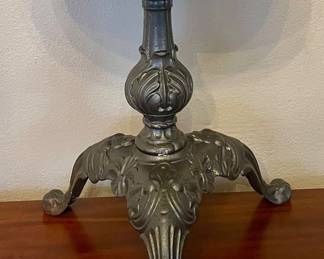 ANTIQUE-STYLE SIDE TABLE