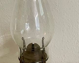 VINTAGE/ANTIQUE OIL LAMP