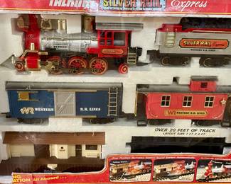 1986 NEW BRIGHT TALKING SILVER RAIL EXPRESS TRAIN SET (COMPLETE)