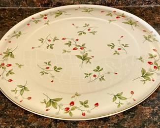 VINTAGE CHRISTOPHER STUART "STRAWBERRY FIELD" CAKE PLATE