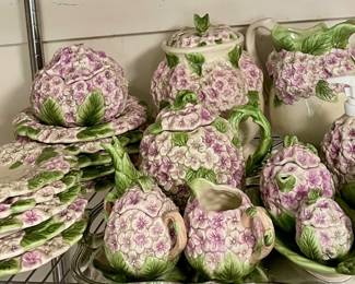 VINTAGE PURPLE HYDRANGEA 3D RELIEF CERAMIC PIECES