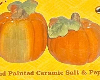 CERAMIC PUMPKIS SALT & PEPPER SET