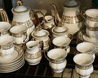 ITALIAN DESIGN PORCELAIN CHINA