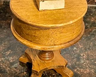 "AMAZING GRACE" MINIATURE OAK TABLE & MUSIC BOX by THE SAN FRANCISCO MUSIC BOX CO.