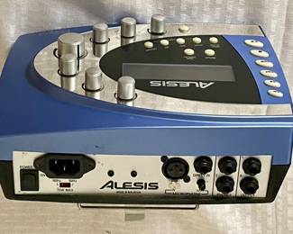ALESIS PLAYMATE VOCALIST