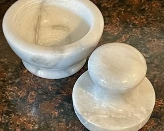 RSVP INTERNATIONAL WHITE MARBLE MORTAR & PESTLE