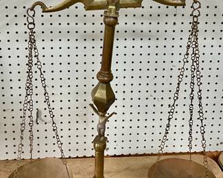 VINTAGE BRASS BALANCE SCALE with CHERUB FIGURE