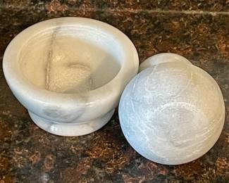 RSVP INTERNATIONAL WHITE MARBLE MORTAR & PESTLE
