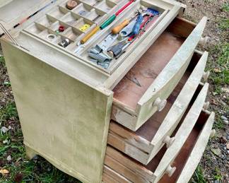 VINTAGE SEWING CHEST