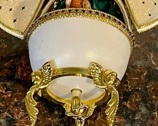 HINGED FABERGE EGG STYLE MUSIC BOX w/NATIVITY INSIDE