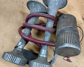 VINTAGE 1960's FIAMM ROAD MASTER TA/OC) TWIN-TRUMPET AIR HORN KIT w/COMPRESSOR (FERRARI, LAMBORGHINI, MASERATI, ALFA ROMEO)