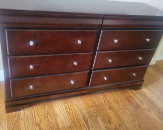 DRESSER