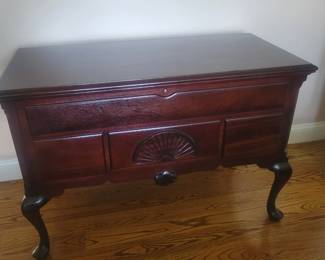 BLANKET CHEST