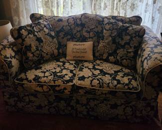 Small Sofa - In great shape w/ 2 matching pillows