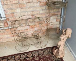 Outdoor Plant Stands & Yard Decor