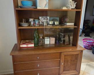 2 removeable sliding Glass doors included