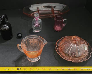 Lot 15: Assorted pink and clear glassware and serving pieces