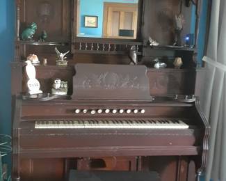 Antique pump Organ