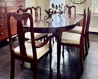 Dining Room Table & 6 Chairs
