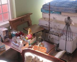 1ST FLOOR WITH MATTRESS