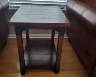 2 wood side tables