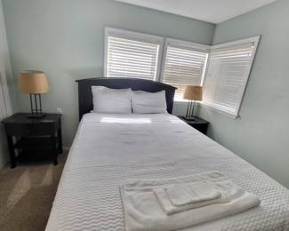 Bedroom set Queen-size