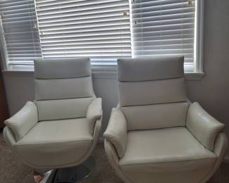 Swivel armchairs white