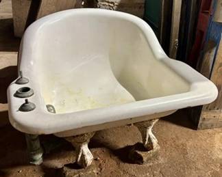 Rare circa 1895 Victorian Sitz Bath with Eagle Feet