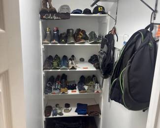 br 2 shoe closet