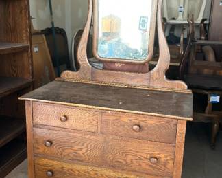 https://hibid.com/catalog/763638/estate-treasures---antiques--fine-furniture--artwork-and-d-cor