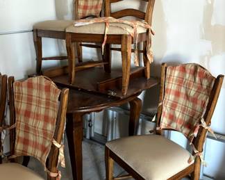 https://hibid.com/catalog/763638/estate-treasures---antiques--fine-furniture--artwork-and-d-cor