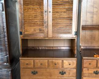https://hibid.com/catalog/763638/estate-treasures---antiques--fine-furniture--artwork-and-d-cor