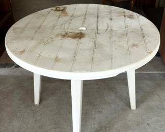 https://hibid.com/catalog/763638/estate-treasures---antiques--fine-furniture--artwork-and-d-cor