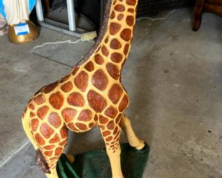 https://hibid.com/catalog/763638/estate-treasures---antiques--fine-furniture--artwork-and-d-cor