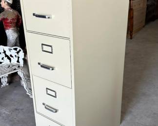 https://hibid.com/catalog/763638/estate-treasures---antiques--fine-furniture--artwork-and-d-cor