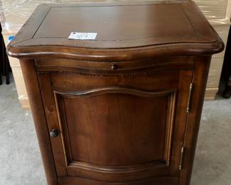 https://hibid.com/catalog/763638/estate-treasures---antiques--fine-furniture--artwork-and-d-cor