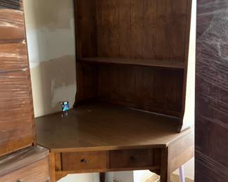 https://hibid.com/catalog/763638/estate-treasures---antiques--fine-furniture--artwork-and-d-cor