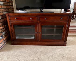 https://hibid.com/catalog/763638/estate-treasures---antiques--fine-furniture--artwork-and-d-cor