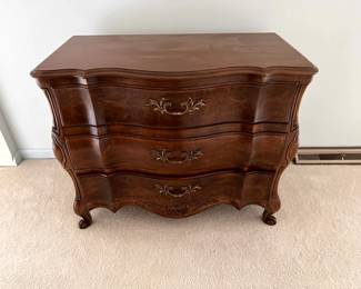 https://hibid.com/catalog/763638/estate-treasures---antiques--fine-furniture--artwork-and-d-cor