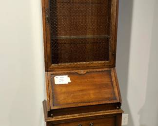 https://hibid.com/catalog/763638/estate-treasures---antiques--fine-furniture--artwork-and-d-cor