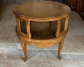 https://hibid.com/catalog/763638/estate-treasures---antiques--fine-furniture--artwork-and-d-cor